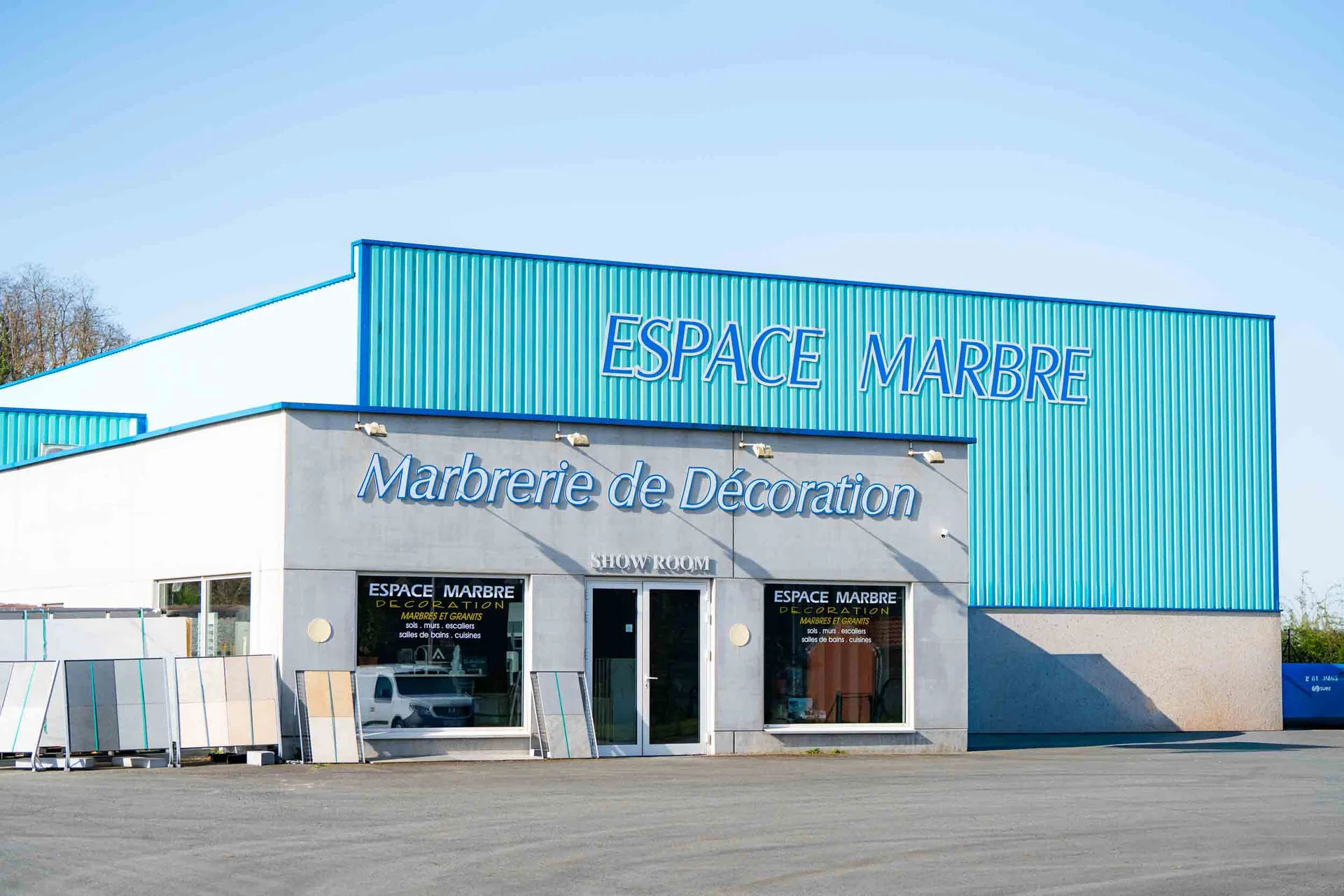 Façade de la marbrerie S2B Espace Marbre à Hénin-Beaumont