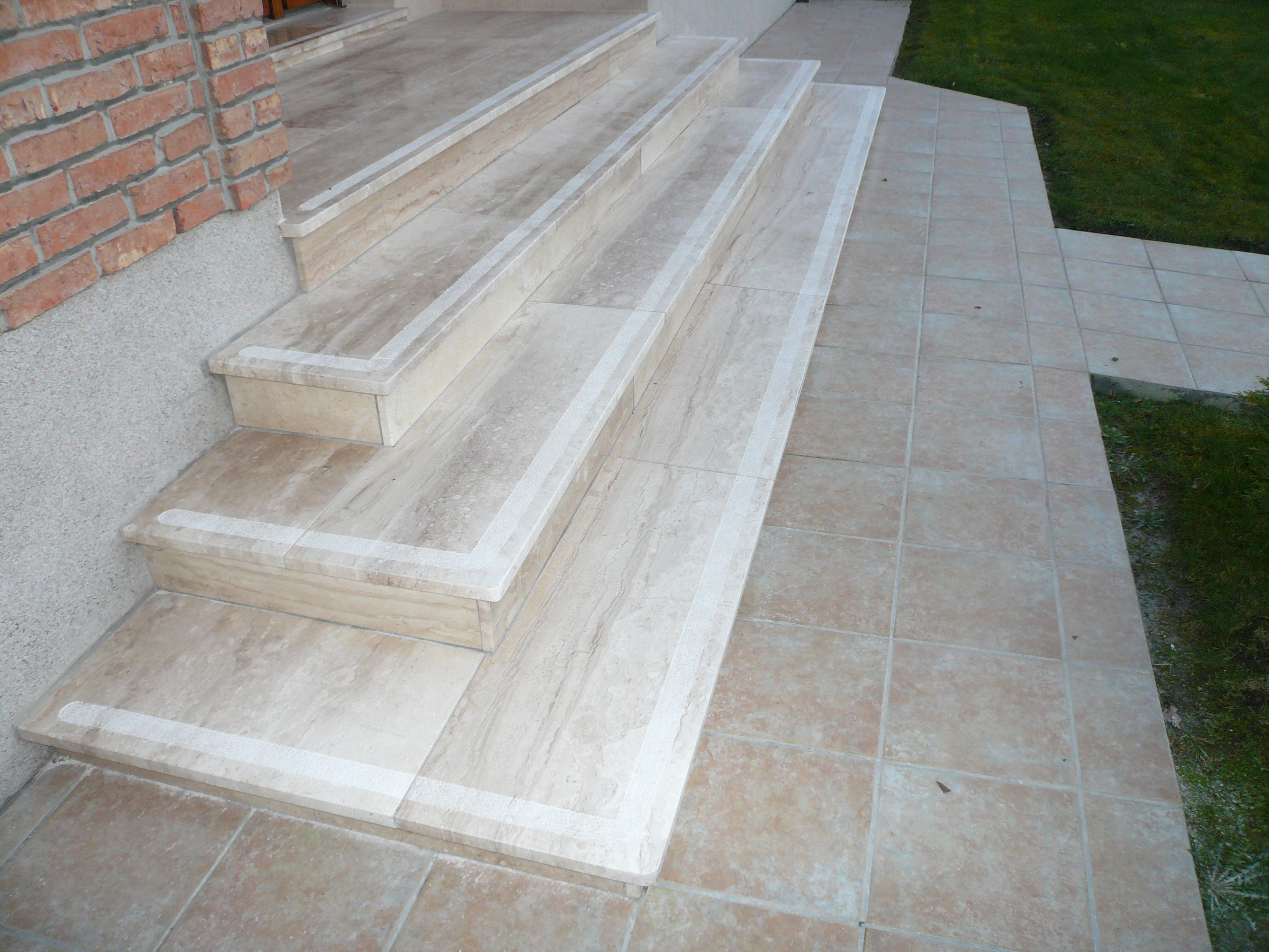 Détail de pierre marbrière façonnée sur mesure